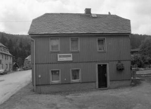 Klingenthal-Zwota, Braugasse 2. Wohnhaus mit Friseursalon (1846/1855). Straßenansicht