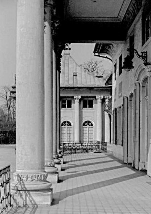 Dresden-Pillnitz, Schloss, Blick durch den Portikus des Bergpalais