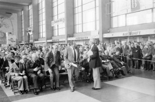 Heidelberg: Festakt in der Bahnhofshalle