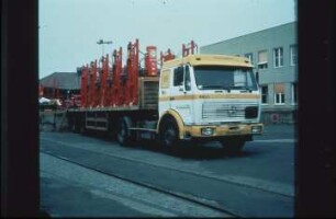 Fotografie: Ein- und Auslagerungstechnik, Siloblockschneider, Transport, LKW
