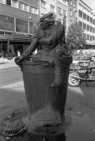 Herrenbrunnen von Bildhauer Jürgen Goertz in der Kaiserstraße Ecke Herrenstraße