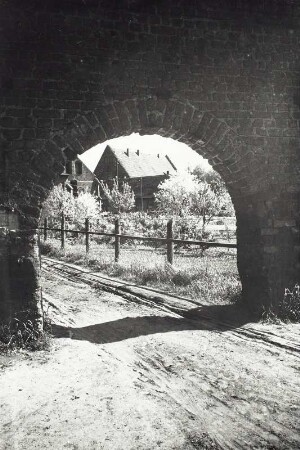 Kornhaus, Blick durch das Mühlentor von Südwesten