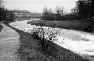 Freiburg: Dreisam von der Sandfangbrücke