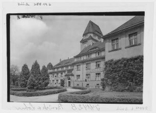 Arnsdorf. Verwaltungsgebäude der Anstalt