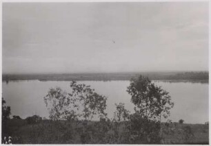 Blick von Porto Tibiriçá über den Río Paraná nach Mato Grosso do Sul