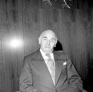 Claus Slama: CDU-Kreistagsabgeordneter zwischen 1970 und 1982, 1974 bis 1978 stellvertretender Kreispräsident, Bürgervorsteher von Reinfeld: Einwohner von Reinfeld: Bad Oldesloe, im Kreistagssitzungssaal