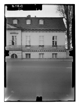 Potsdam, Behlertstraße 31. Palais Lichtenau (1796-1797; M. P. Boumann d. J., C. G. Langhans). Straßenfront (Teilansicht)