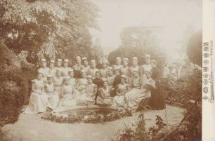 Kursteilnehmerinnen der Großherzogin Luise-Haushaltungsschule in Baden-Baden im Frühjahr 1899