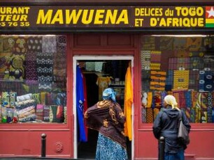 Paris. Paris 18e. Arrondissement des Buttes Montmartre. Goutte d Or. Afrikanischer Stoffladen