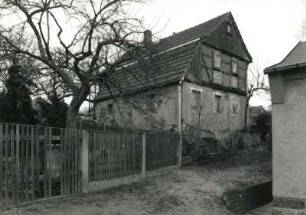 Dresden-Schönfeld-Weißig-Malschendorf, Am Spritzenberg 6. Ehemaliges Gehöft (1801/1900). Nebengebäude. Giebelansicht