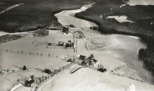 Hermsdorf. Östlicher Ortsteil mit Gasthaus Zollhaus und Hotel Wettin. Luftbild-Schrägaufnahme von Westnordwest