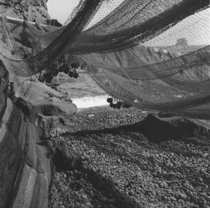 Stromboli, aufgespannte Fischernetze am Strand