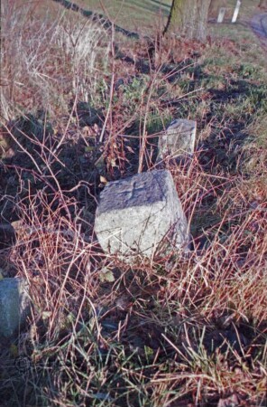 Ahrensbök-Tankenrade (Kreis Ostholstein): Richtung Prohnstorf-Wulfsfelde (Kreis Segeberg): Grenzstein