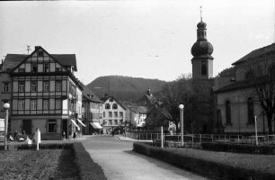 Schramberg: Hauptstraße mit Kirche