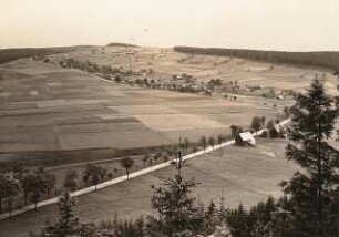 Neuwernsdorf (Neuhausen-Neuwernsdorf). Ortsteilansicht. Blick nach Osten