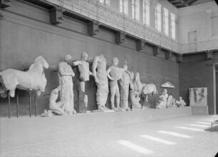 Olympia - Altes Museum - Ostgiebel des Zeustempels