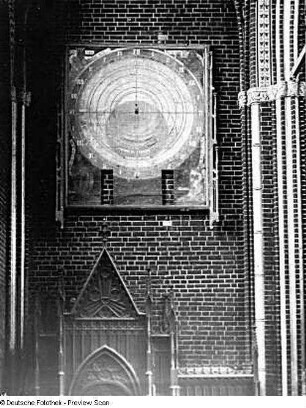 Zifferblatt der astronomischen Uhr : Zifferblatt der astronomischen Uhr (um 1390) im Doberaner Münster
