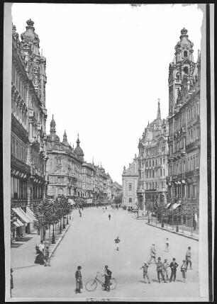Budapest. Schwurgasse und Kossuth-Lajos-Gasse