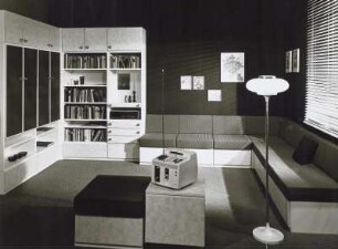 Anbauwand "Smaragd" : Wohnzimmermöbel (1977; Möbelkombinat Erfurt (MKE)). Anbauwand "Smaragd" und Sitzgruppe