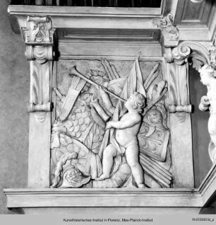 Stuckdekoration mit Putti und Waffenembleme im Salone des Palazzo Orlandini del Beccuto ausgemalt von Pietro Dandini - decorazione di stucco nel salone Palazzo Orlandini del Beccuto affrescato da Pietro Dandini