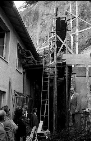 Freiburg: Bauausschuss des Stadtrates besichtigt Felsen am E-Werk am Schlossberg