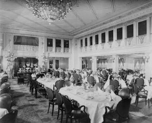 Speisesaal, I. Klasse : Technikgeschichte | Reisen des norddeutschen Lloyd-Bremen | Serie Der Riesendampfer "Columbus"
