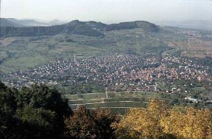 Neuffen: Albpanorama Richtung Westen und Stadt Neuffen