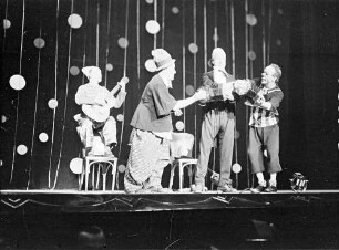 Wintergarten: Rico - Alex & Co.; Musik Clowns spielen Bandoneon