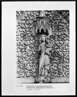 Westportal der Elisabethkirche — Die Muttergottes als Himmelskönigin — Madonna