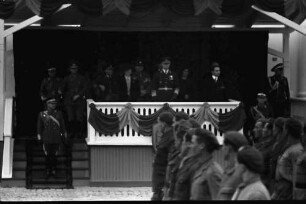Chisinau: Vorbeimarsch von Jugendorganisationen