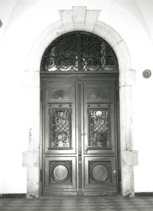 Dresden-Trachau, Böttgerstraße 11. 56. Mittelschule ("Alte Schule", 1897/1899). Haupteingang. Portal