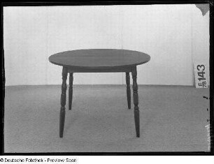 Runder Tisch (Modell T 105)