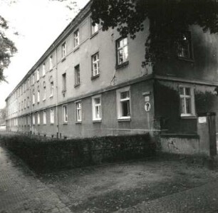 Dresden-Trachau. Wohnsiedlung des Bauvereins Kleinwohnungsbau (1919/1921; O. Schubert). Wohnblock, Stephanstraße 22/16. Straßenansicht
