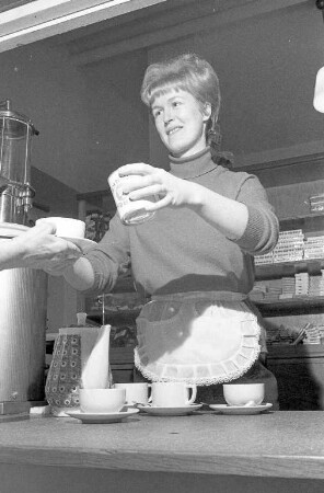 Kaffeeverkauf in der städtischen Kantine.