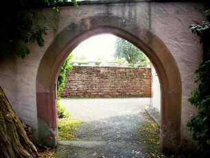 Wallfahrtskapelle Maria Schnee-Torbogen im Nordnordosten an der Kapelle in Übersicht
