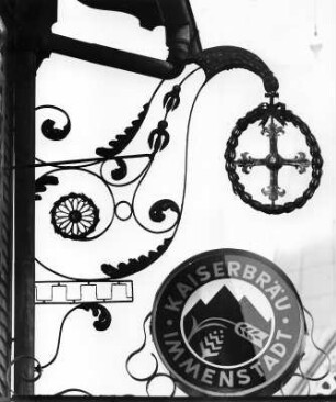 Wirtshausschild vom Gasthaus Zum Kreuz : Wirtshausschild vom Gasthaus Zum Kreuz. Schmiedeeisen (1801/1815). Aach Kreis Konstanz-Hagspiel, Gasthaus Zum Kreuz