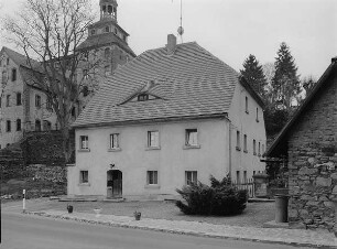 Wohnhaus mit Nebengebäude