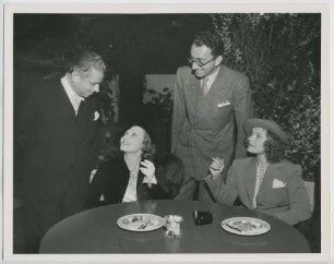 Max Reihardt, Marlene Dietrich, Rouben Mamoulian und Anna Sten (Los Angeles, 1933) (Archivtitel)