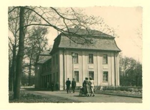 Berlin-Friedrichsfelde. Eingang zum Tierpark