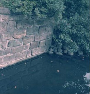Mühlenredder: Brücke über Abfluss des Schlossgrabens in Aue: Teilansicht von Süden: Seitenwange