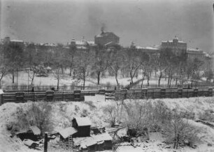 Stadtansicht : Blick auf eine schneebedeckte Stadt.