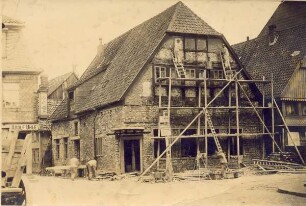 Blick auf die Gaststätte "Hermannsburg" im Umbau. Detmold. Krumme Straße 23. Fotografie geschenkt von Klaus Tempel, Laubach