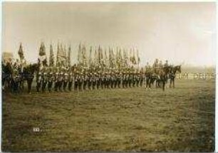 Fahnenübergabe bei der Kaiserparade in Koblenz