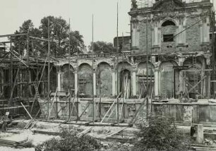 Dresden. Zwinger. Bogengalerie zum Französischen Pavillon. Abgeräumt während des Neubaues. Wiederaufbau