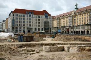 Dresden-Altstadt. Freilegen der historischen Fundamente am Altmarkt. Ansicht mit Neubau an der Südseite