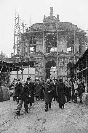 Dresden, Postplatz. 6. Gedenktag "13. Februar 1945". Kranzniederlegung und Kundgebung, 13. Februar 1951