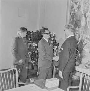 Bautzen. 60. Geburtstag des Vorsitzenden der Domowina Kurt Krjenc (deutscher Name Kurt Krenz, 1907-1978)