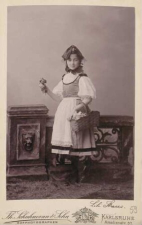 Lili Straus in badischer Tracht
