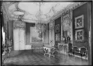 Karlsruhe Schloss Innenbereich mit Bildern und Möbel