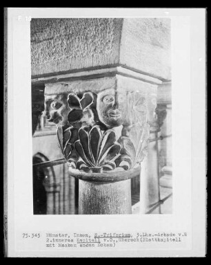 3. Langhaus-Arkade von Westen, 2. inneres Kapitell von Osten: Masken